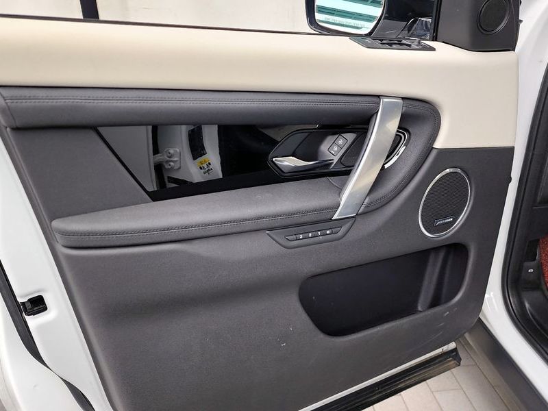 2021 Land Rover Discovery Sport P250 SE photo 24