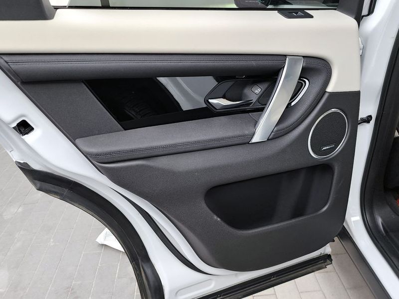 2021 Land Rover Discovery Sport P250 SE photo 25