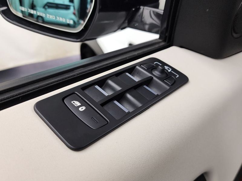 2021 Land Rover Discovery Sport P250 SE photo 29