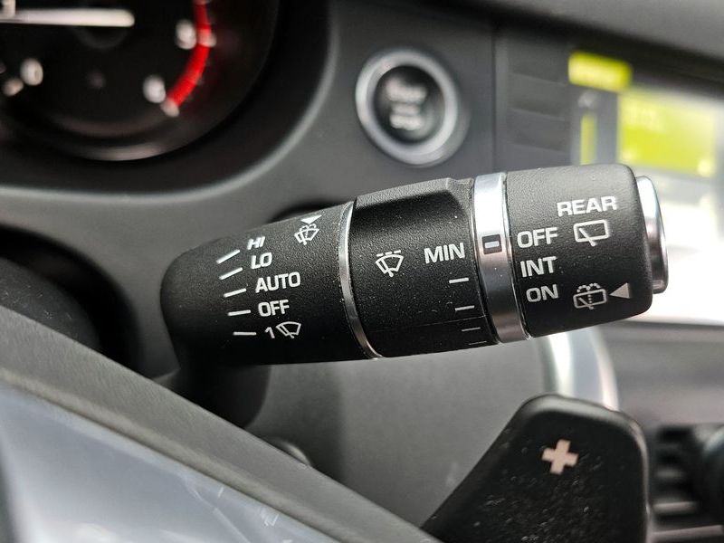 2018 Land Rover Discovery Sport 2.0 TD4 SE (150PS) photo 17