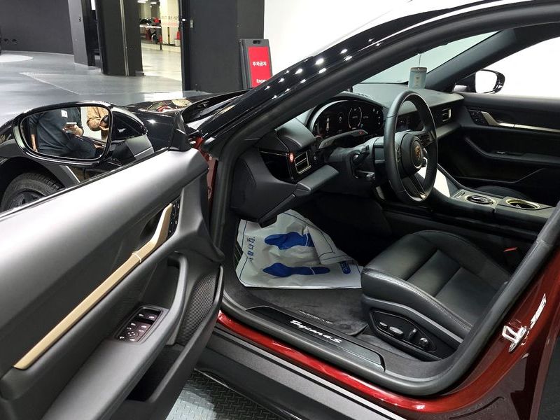 2022 Porsche Taycan 4S Cross Turismo photo 10