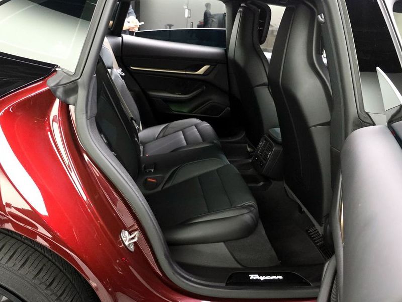 2022 Porsche Taycan 4S Cross Turismo photo 12