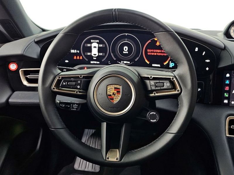 2022 Porsche Taycan 4S Cross Turismo photo 13