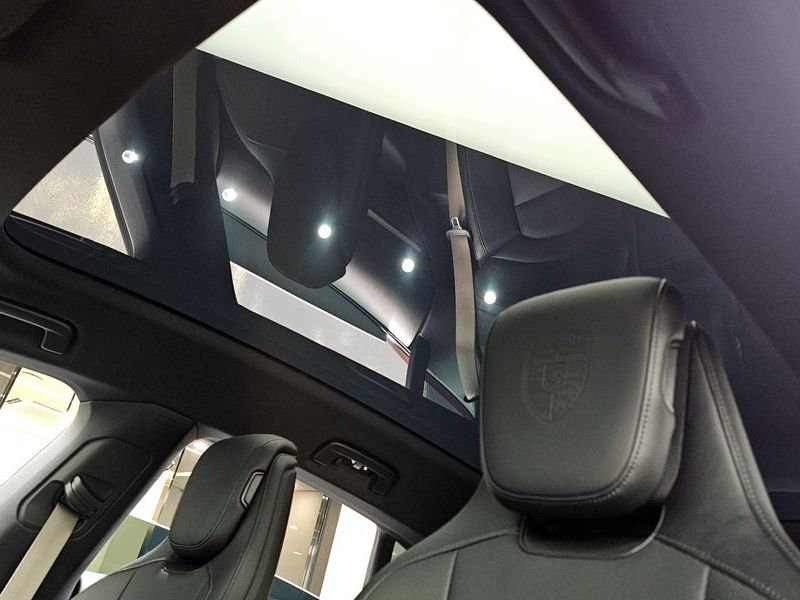 2022 Porsche Taycan 4S Cross Turismo photo 19