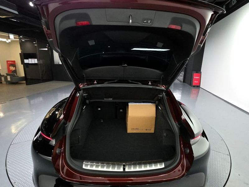 2022 Porsche Taycan 4S Cross Turismo photo 20