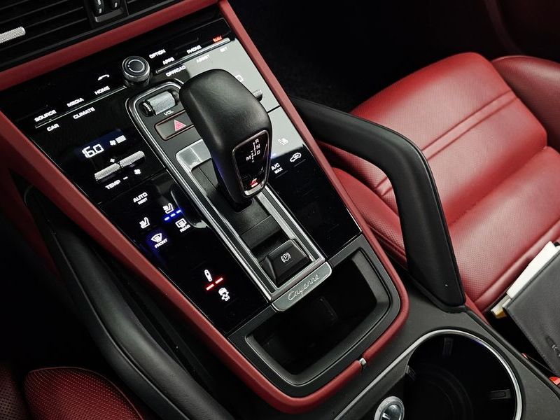 2021 Porsche Cayenne 3.0 photo 9