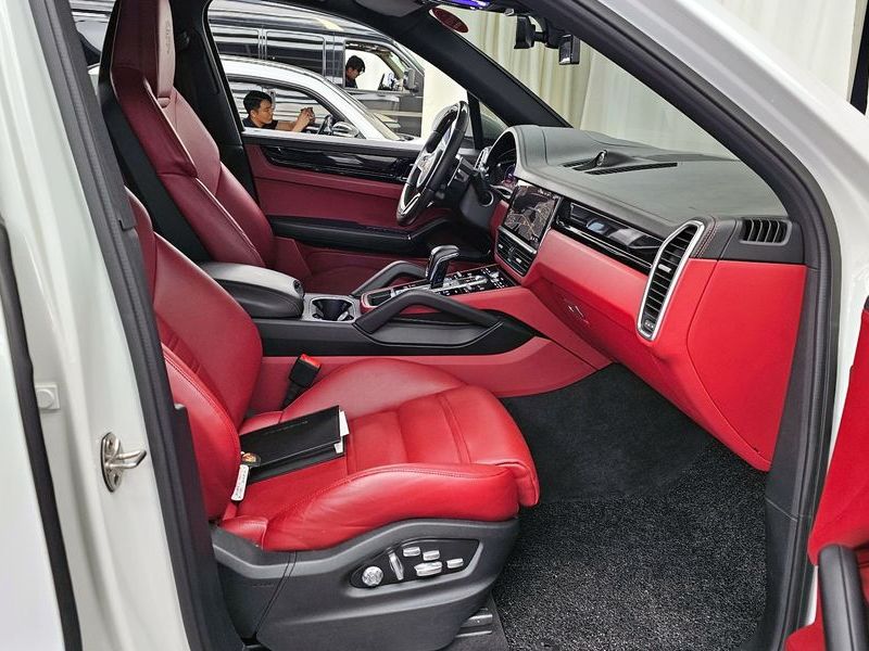 2021 Porsche Cayenne 3.0 photo 11