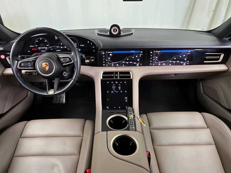 2022 Porsche Taycan Base photo 7