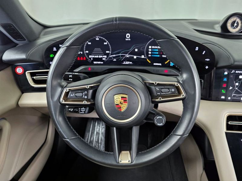 2022 Porsche Taycan Base photo 13