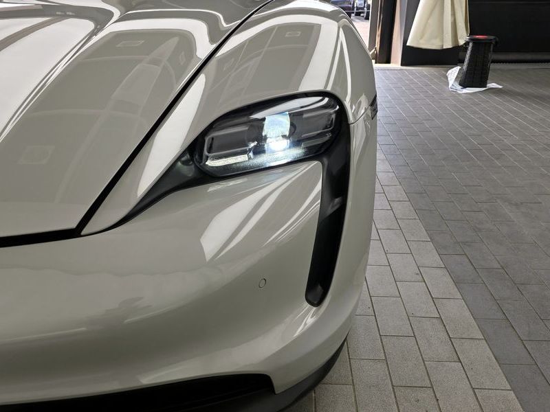 2022 Porsche Taycan Base photo 22