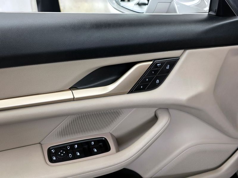 2022 Porsche Taycan Base photo 30