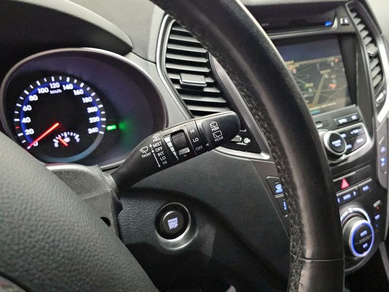 2015 Hyundai Santa Fe Diesel(e-VGT) 2.0 2WD Premium photo 17