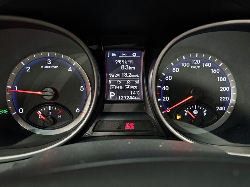 2015 Hyundai Santa Fe Diesel(e-VGT) 2.0 2WD Premium photo 8