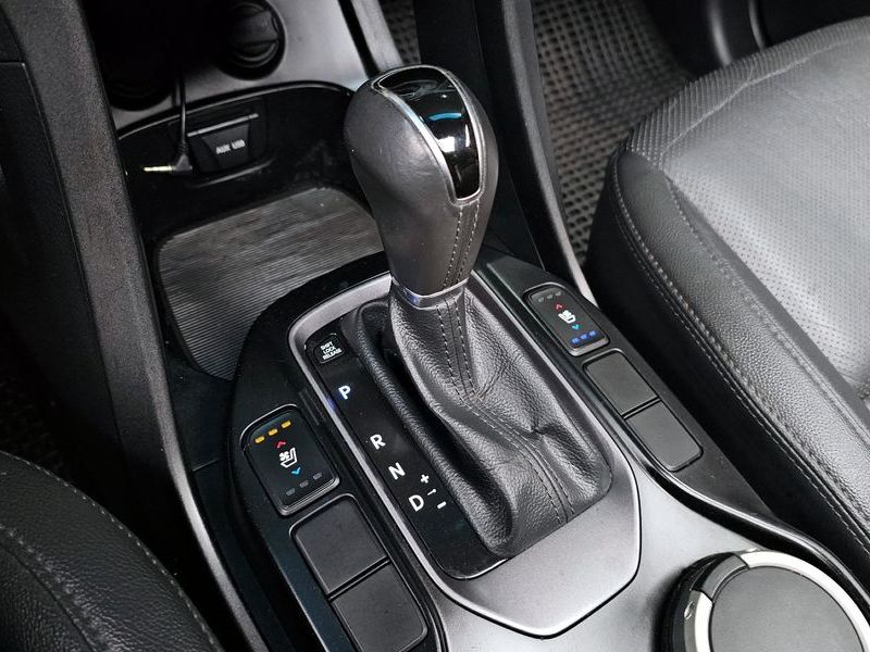 2015 Hyundai Santa Fe Diesel(e-VGT) 2.0 2WD Premium photo 9