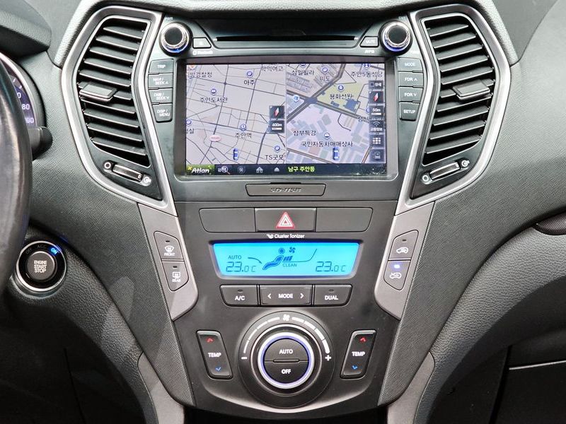 2015 Hyundai Santa Fe Diesel(e-VGT) 2.0 2WD Premium photo 14