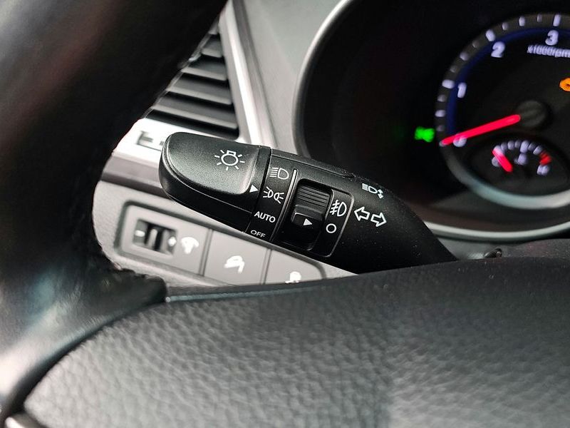 2015 Hyundai Santa Fe Diesel(e-VGT) 2.0 2WD Premium photo 17