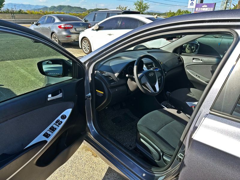2014 Hyundai Accent Diesel 1.6 VGT Style photo 9