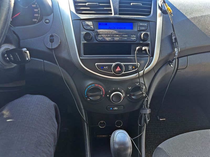 2014 Hyundai Accent Diesel 1.6 VGT Style photo 17