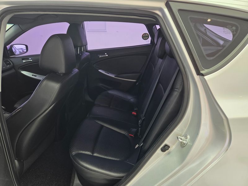 2014 Hyundai Accent Diesel WIT 1.6 VGT Modern photo 8