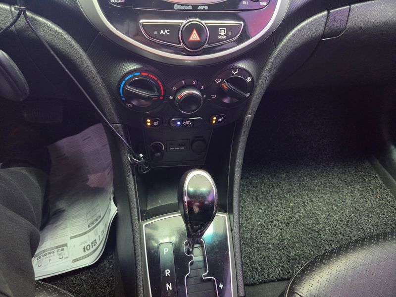 2014 Hyundai Accent Diesel WIT 1.6 VGT Modern photo 15