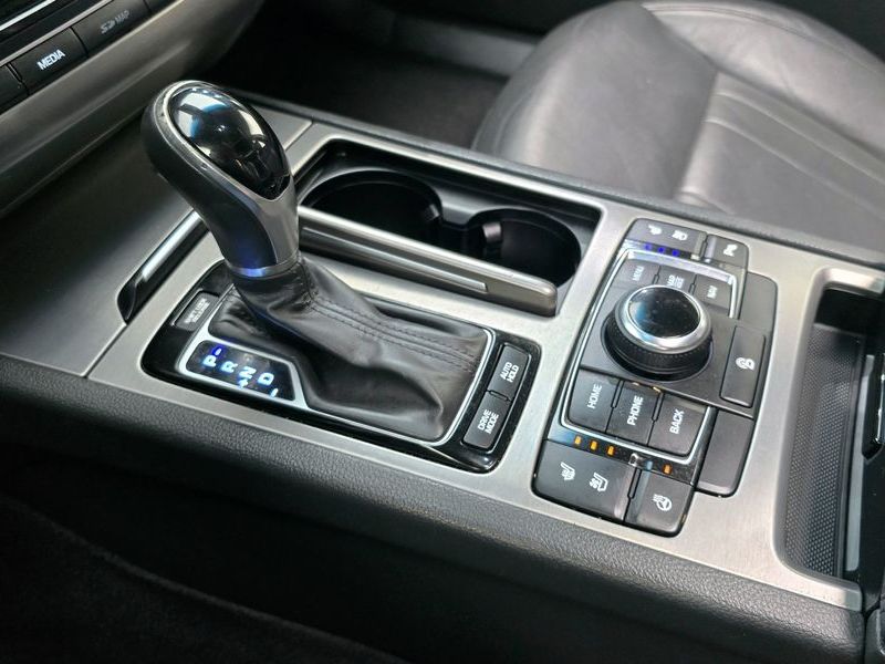 2016 Hyundai Genesis G330 Premium AWD photo 9