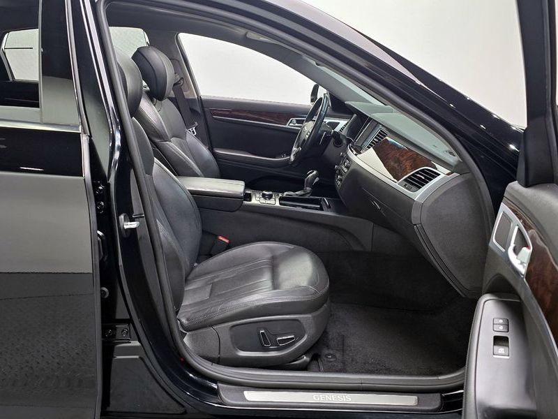 2016 Hyundai Genesis G330 Premium AWD photo 10