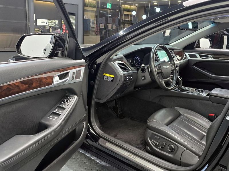 2016 Hyundai Genesis G330 Premium AWD photo 11