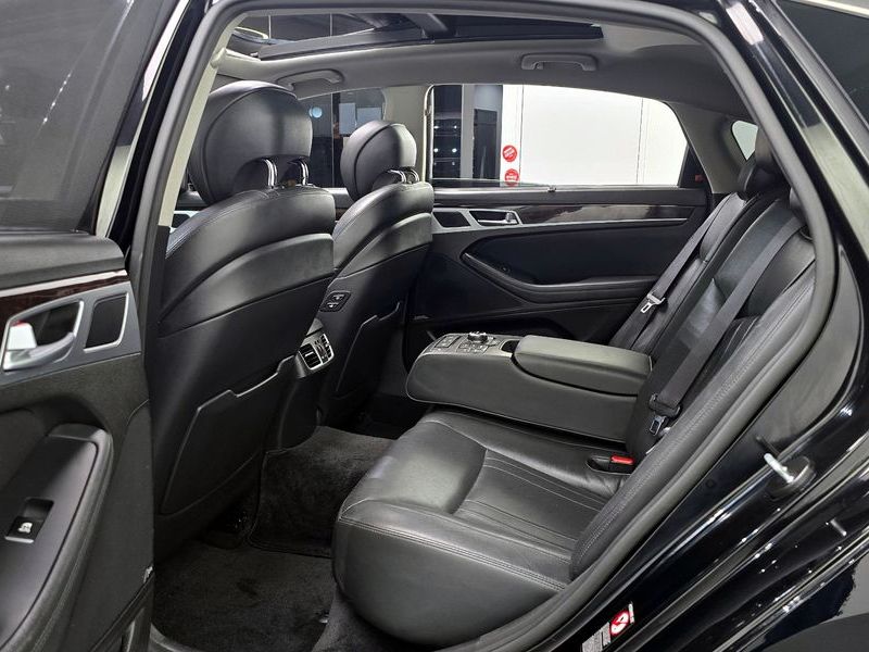 2016 Hyundai Genesis G330 Premium AWD photo 12