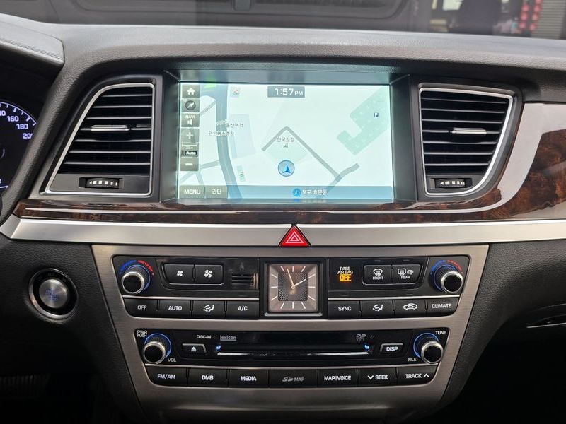 2016 Hyundai Genesis G330 Premium AWD photo 15