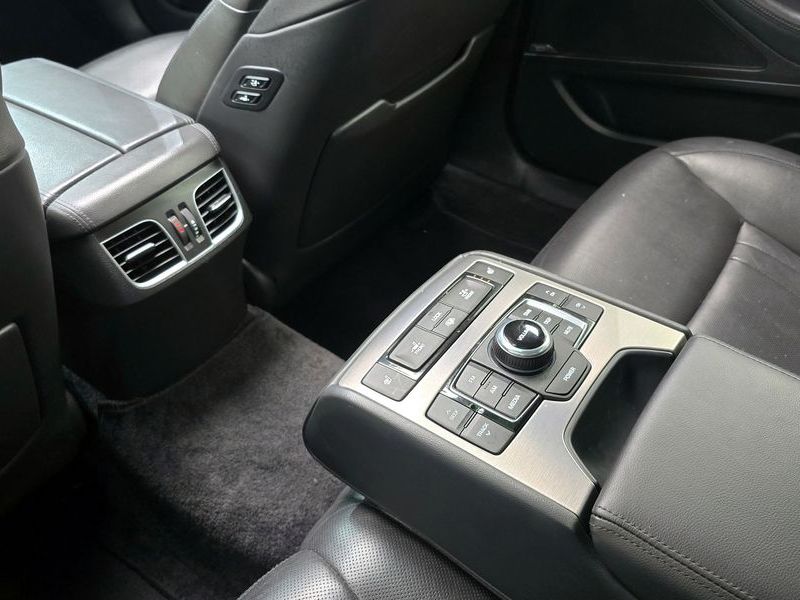 2016 Hyundai Genesis G330 Premium AWD photo 19