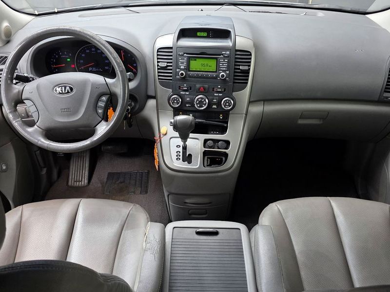 2014 Kia Carnival Grand GLX Deluxe photo 7