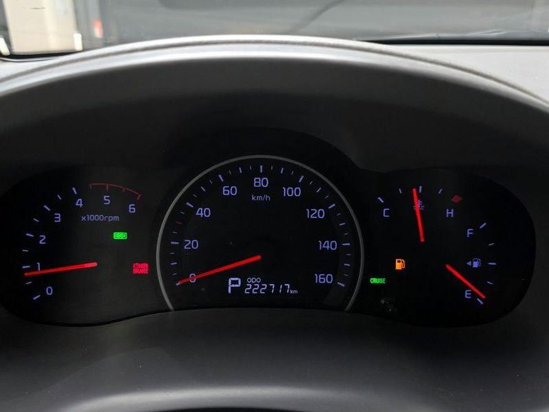 2014 Kia Carnival Grand GLX Deluxe photo 8