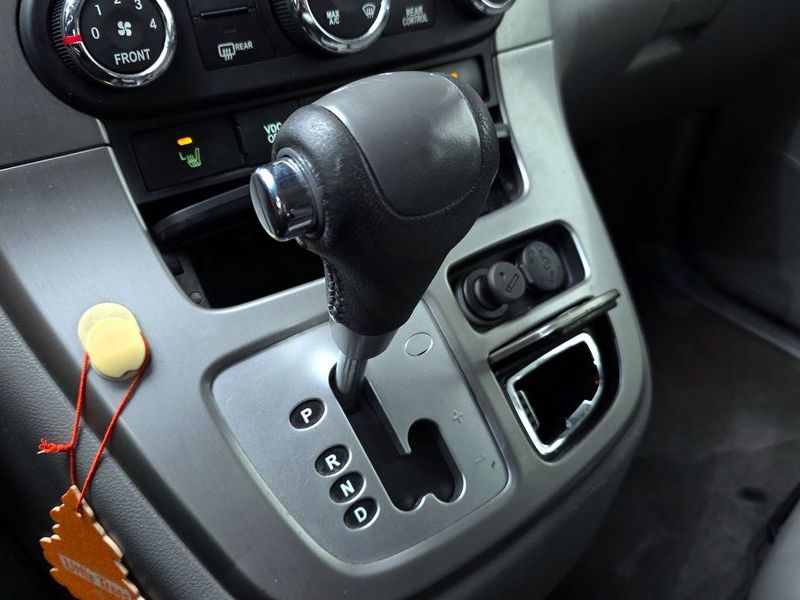 2014 Kia Carnival Grand GLX Deluxe photo 9