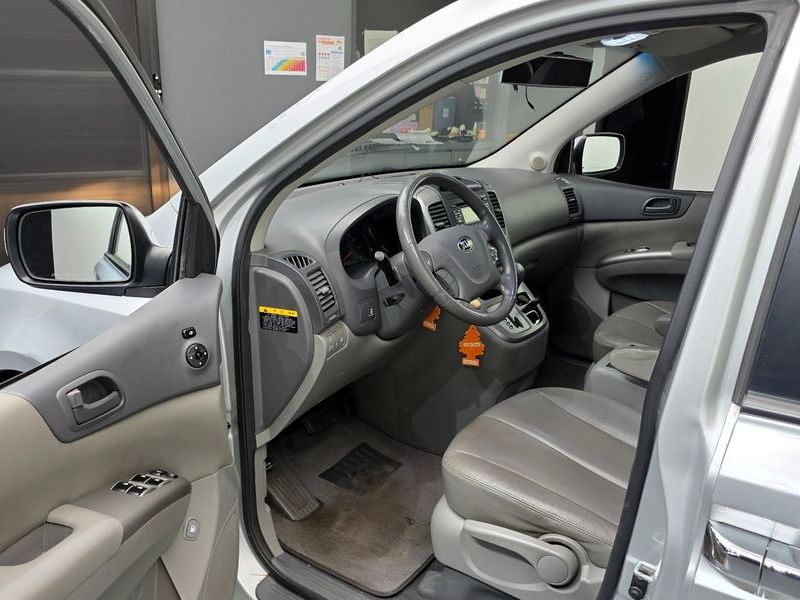 2014 Kia Carnival Grand GLX Deluxe photo 10