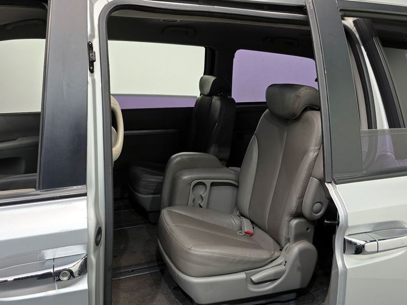 2014 Kia Carnival Grand GLX Deluxe photo 11
