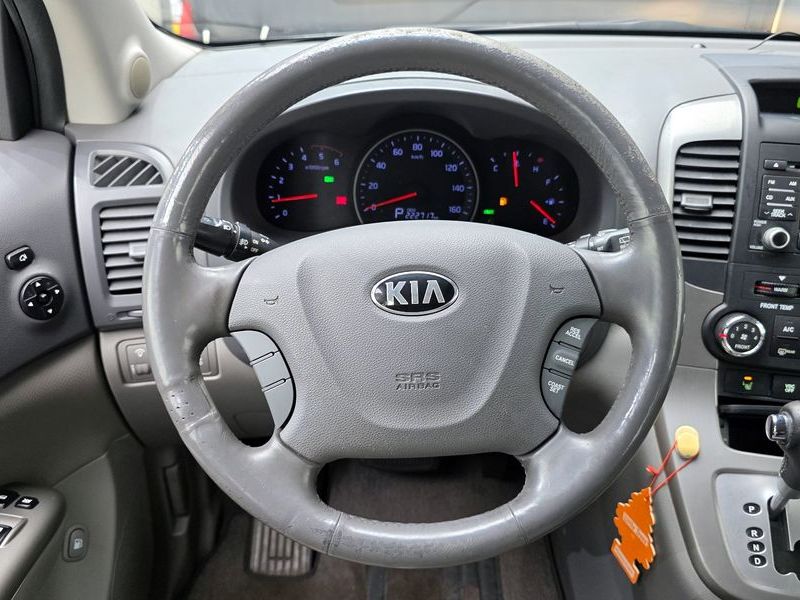2014 Kia Carnival Grand GLX Deluxe photo 13