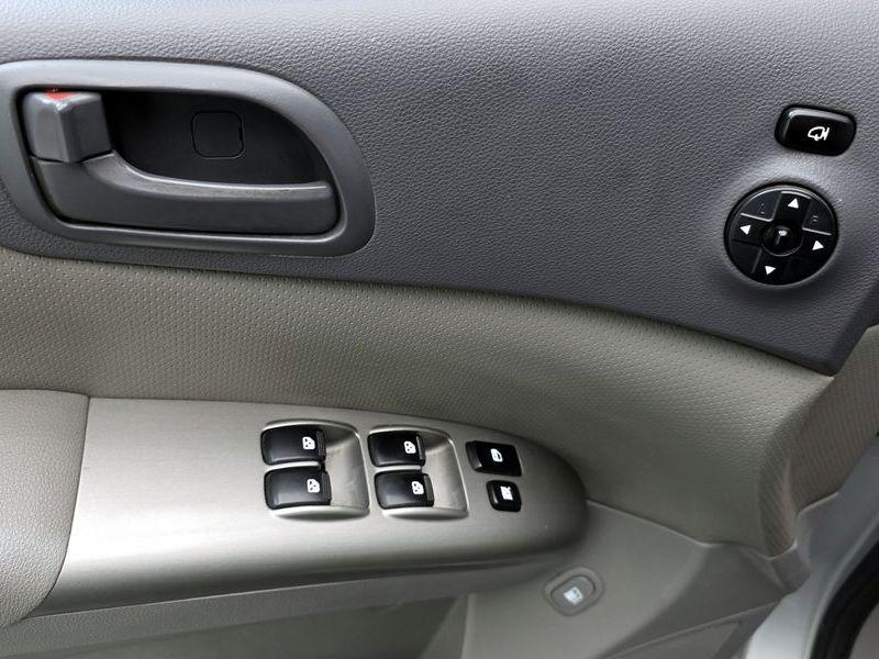 2014 Kia Carnival Grand GLX Deluxe photo 14