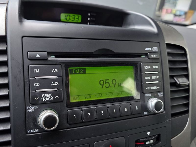 2014 Kia Carnival Grand GLX Deluxe photo 16