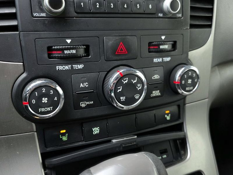 2014 Kia Carnival Grand GLX Deluxe photo 17