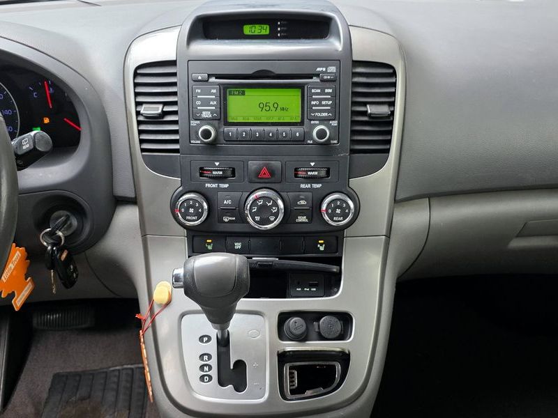 2014 Kia Carnival Grand GLX Deluxe photo 18