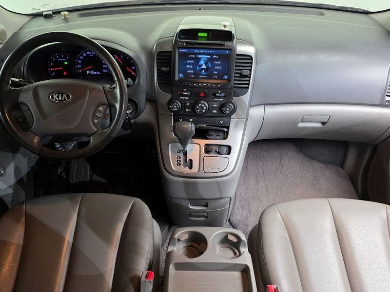 2013 Kia Carnival Grand GLX Deluxe photo 7