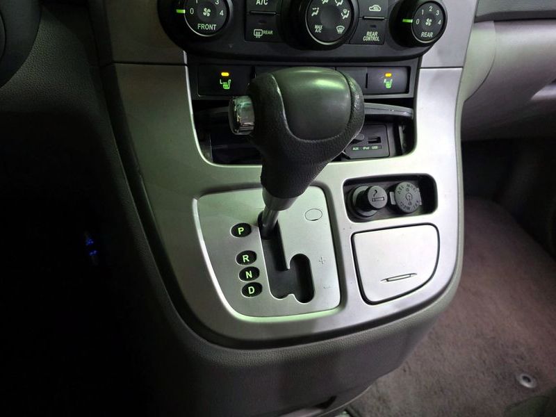 2013 Kia Carnival Grand GLX Deluxe photo 9