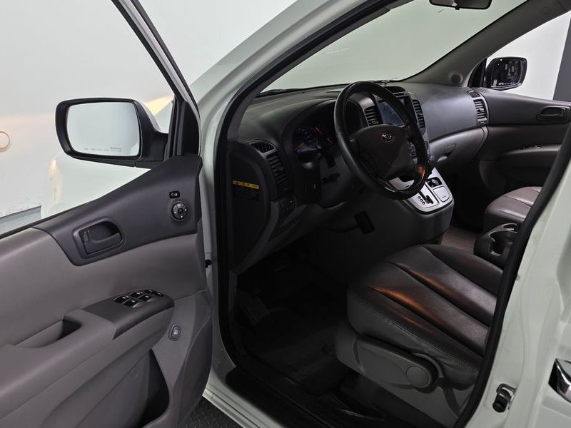 2013 Kia Carnival Grand GLX Deluxe photo 11