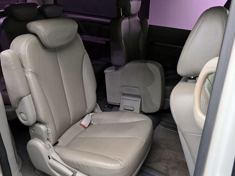 2013 Kia Carnival Grand GLX Deluxe photo 12