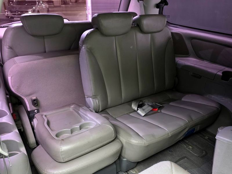2013 Kia Carnival Grand GLX Deluxe photo 13