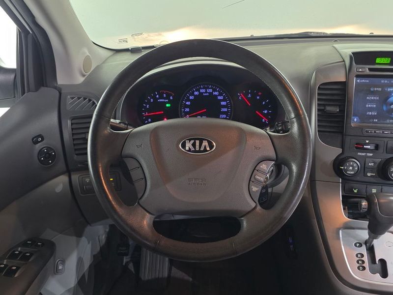 2013 Kia Carnival Grand GLX Deluxe photo 14