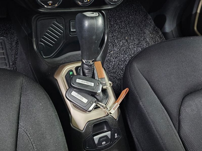 2016 Jeep Renegade 2.4 Longitude photo 9