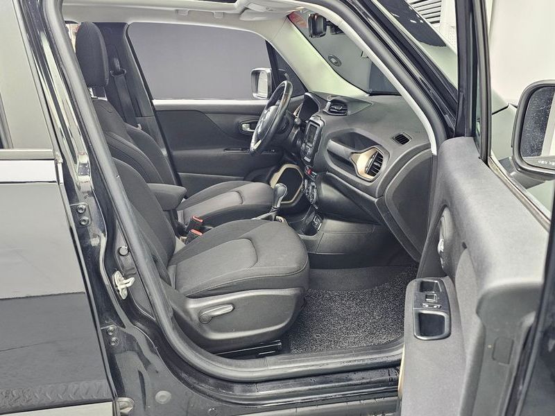 2016 Jeep Renegade 2.4 Longitude photo 11