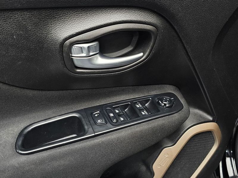 2016 Jeep Renegade 2.4 Longitude photo 17
