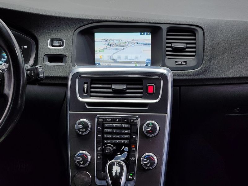 2015 Volvo V60 D2 1st photo 14